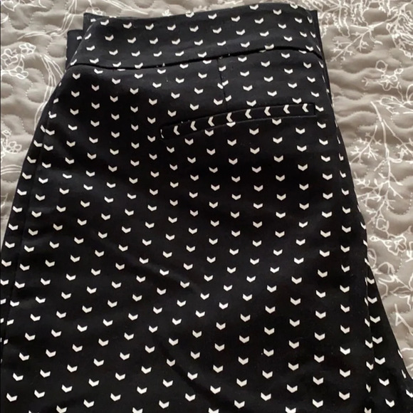 APT. 9 Women's Capri Pants 10P Black White Geometric Print Stretch Comfort Chic - Picture 8 of 8